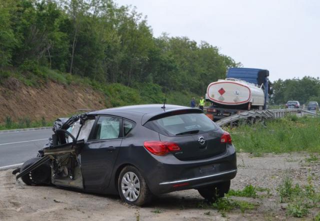 Povređen vozač “astre” u udesu kod čortanovačke raskrsnice na putu Novi Sad – Inđija  Foto: S. Šušnjević