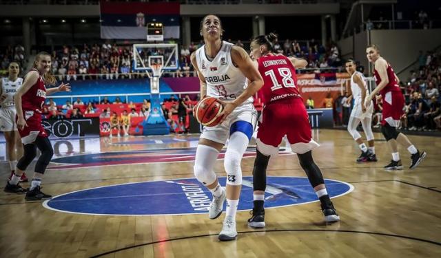 Debitantkinja u dresu Srbije Nikolina Milić iskoristila je šansu  Foto: FIBA
