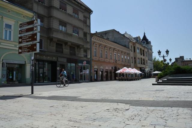  Pozorišni trg u Novom Sadu Foto: V. Fifa