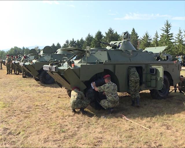 U Nišu izloženo 10 vozila BRDM2 dobijenih od Rusije  Foto: Tanjug/video