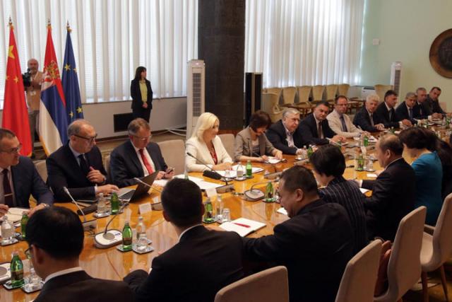 Zorana Mihajlovic sa kineskom delegacijom/Fonet
