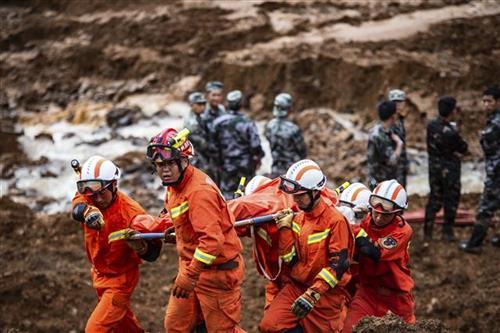 Porastao broj žrtava u klizištu u Kini  Foto: Tao Liang/Xinhua via AP