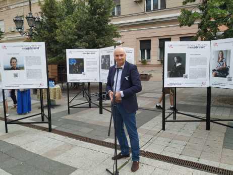 Otvorena izložba „Osobe sa invaliditetom koje su menjale svet“ Foto: novisad.rs