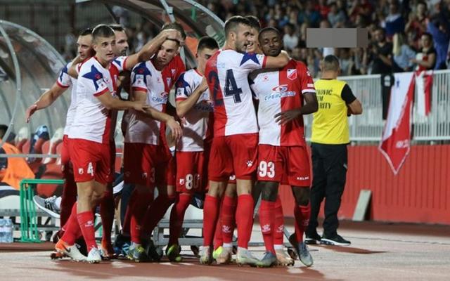 Fudbaleri Vojvodine proslavili su ubedljivu pobedu pred prepunom zapadnom tribinom  Foto: J. Grlić