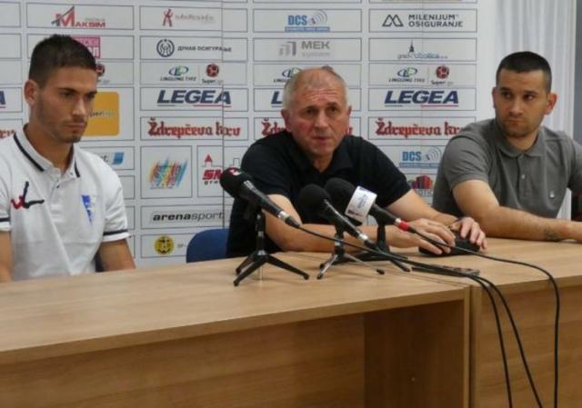 Vladimir Gaćinović ( u sredini) na konferenciji za medije u Subotici Foto: FK Spartak