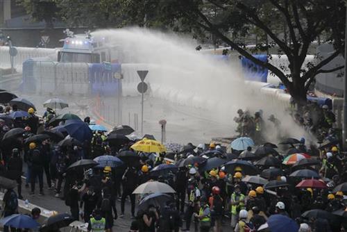 Protesti u Hong Kongu Foto: AP Photo/Kin Chung