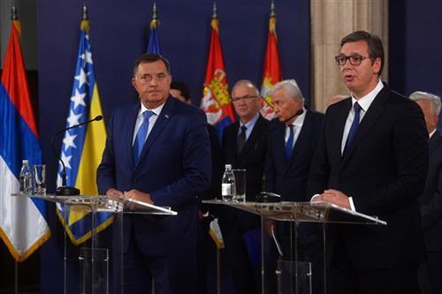 Vučić i Dodik daju izjave posle sastanka sa predstavnicima Republike Srpske Foto: Tanjug/video