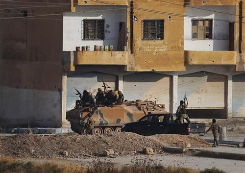 Snage sirijske vlade ušle su u severni sirijski grad Tabku Foto: AP
