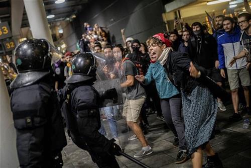 Neredi u Barseloni Foto: AP Photo/Bernat Armangue