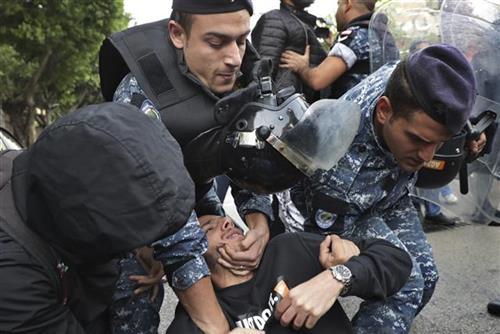 Pucnjava na protestima Libanu foto: AP   