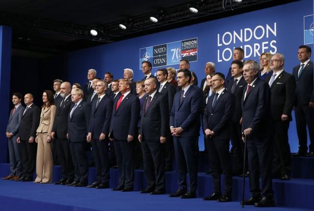 Čelnici NATO na samitu u Londonu Foto: Peter Nicholls, Pool Photo via AP
