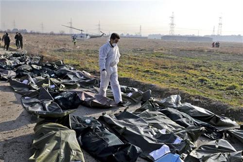 Istraga nesreće ukrajinskog aviona u Teheranu Foto: AP Photo/Ebrahim Noroozi