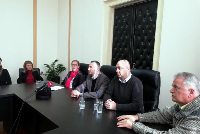 Pokrajinski sekretar Predrag Vuletić u poseti Centru za socijalni rad Alibunar Izvor: PS za socijalnu politiku,demografiju i ravnopravnost polova