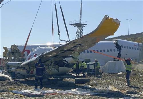 Objavljen snimak pada aviona u Rusiji Foto: AP Photo/Mehmet Guze