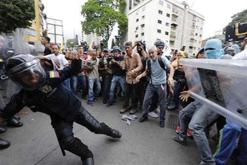  Novi protesti opozicije u Karakasu  Foto: AP Photo/Ariana Cubillos