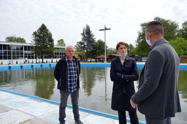 Град Сомбор/Базен ће до купалишне сезоне добити нове трибине