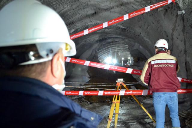 Probijena desna tunelska cev u Čortanovcima/ S. Šušnjević