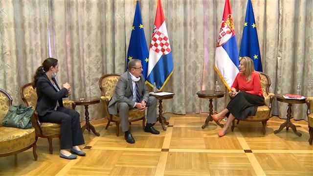  Jadranka Joksimović i novoimenovani ambasador Hrvatske u Beogradu Hidajet Biščević  Foto: Tanjug/video