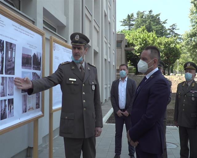Ministar odbrane Aleksandar Vulin obišao rekonstruisani objekat za smeštaj kadeta i slušalaca na Vojnoj akademiji Foto: Tanjug