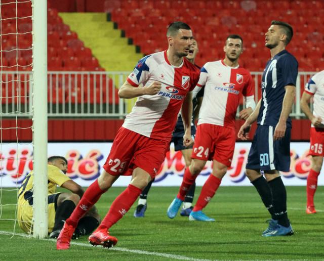 Ф. Бакић/ Славко Бралић (29) постигао је први гол за Новосађане