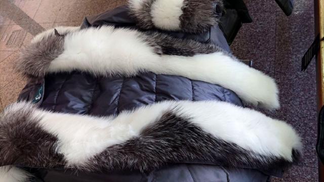 Puni koferi zimskih i kožnih jakni  Foto: Uprava carina