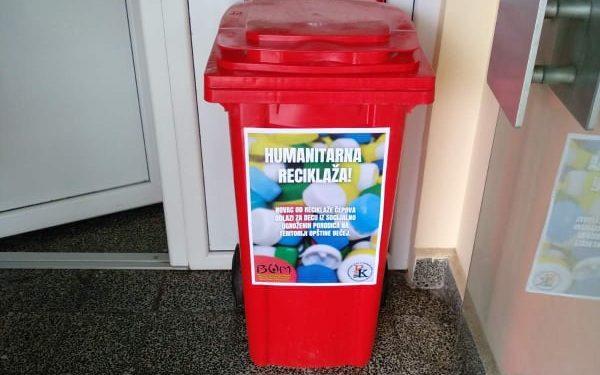 Crvene kante za plastične čepove u Bečeju Foto: mojbecej.rs