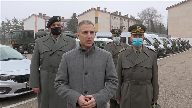 Ministar odbrane Nebojša Stefanović u kasarni "Narodni heroj Stevica Jovanović" u Pančevu  Foto: Tanjug/video