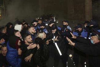 Policija je sprečila upad demonstranata u zgradu vlade u Tirani Foto: AP Photo/Hektor Pustina