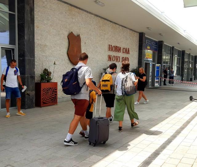 zeleznicka stanica turisti Hadza