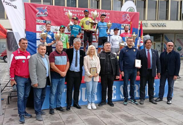 Бициклистички савез србије/Носиоци мајица са организаторима трке „Кроз Србију“