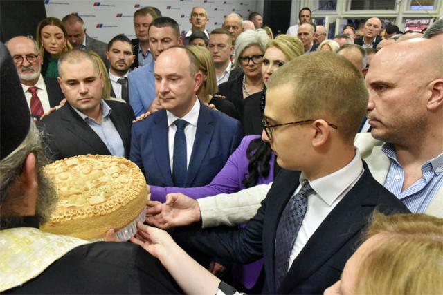 Svečano u gradskom odboru SNS u novom sadu Sveta Petka kao simbol ...