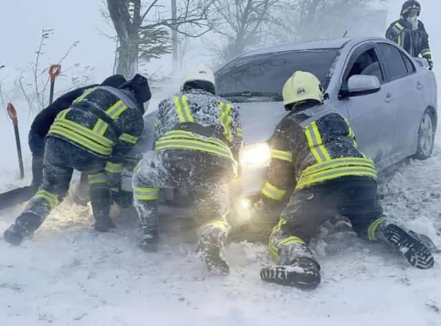 Tanjug/ Ukrainian Emergency Service via AP Photo/