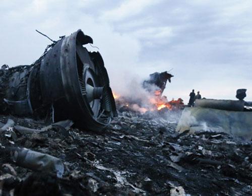Ostaci aviona MH17 "Malezija erlajnza" Foto: Youtube/printscreen